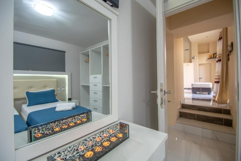 Twin bedroom
